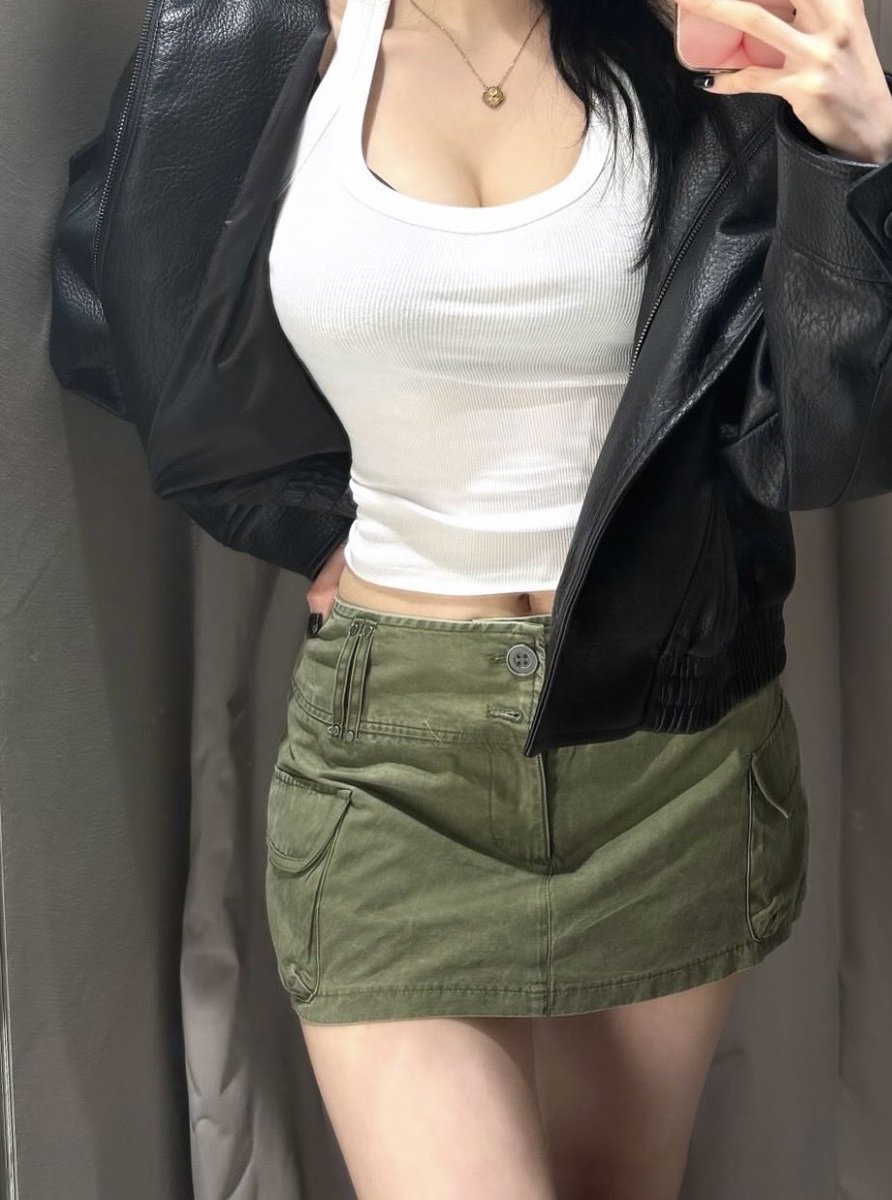 Minniee552's tweet photo. Any white guys with signal tribbing now? ☺️ #asian #wmaf #tribute https://t.co/HialHJ8oKn