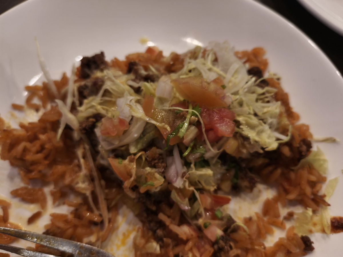 TechBoys99's tweet photo. Found a pretty nice restaurant right on the strip in Sukhumvit called Margarita Storm. Tried the famous taco rice inspired by US Marines in Japan and it was absolutely delicious. Will definitely come back here when I am back in the area. #marines #tacos #bangkok #FoodLovers https://t.co/qnjk3iv9Qh