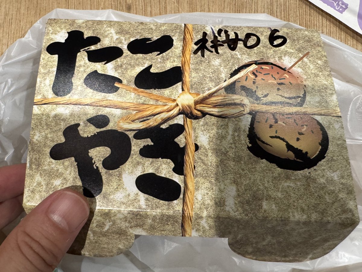 4mendo8's tweet photo. 振り返り②7月25日本番2ステージ。初めて高知の方々に観ていただく。あたたかいありがたい！たのし！
1ステと2ステの合間におすすめというたこ焼き屋へ。ネギたこのネギ！ネギがとても美味しく不思議と大量に食べても辛味ななく、即完食。夜は少しだけ酒のつまみを、ということでニロギを頂きました🍶 https://t.co/tTtpYK0PoI
