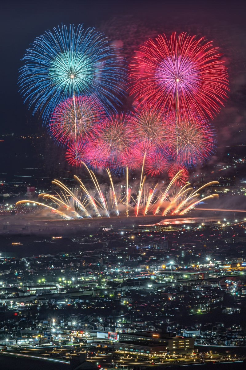 yuya0240's tweet photo. 長岡花火大会のサプライズ花火
映画「君と花火と約束と」

timeleszが歌う主題歌「消えない花火」に合わせた美しい花火でした🎇 https://t.co/u3Zmv9DRVt