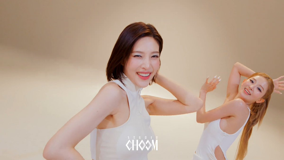 seurrene_'s tweet photo. THANK YOU HEAVEN FOR RED VELVET https://t.co/Wqs7JbkNRK