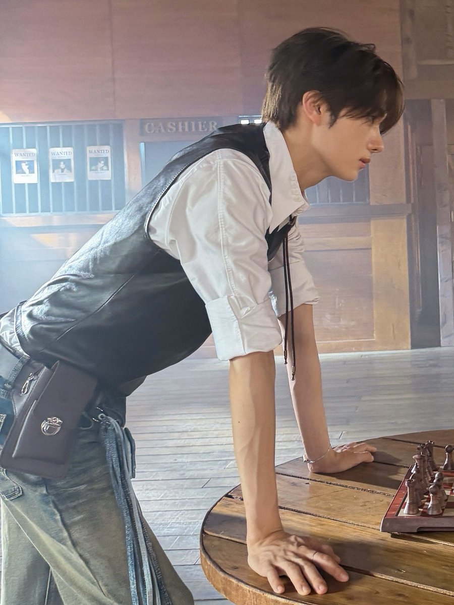 bbi_chunrang's tweet photo. 씨발  섹시무법자님 막 팔에 핏줄 보여주시고
나보고 뭐 어뜨카라고
총맞을랜다그냥쏴라 https://t.co/rXepdoAw04