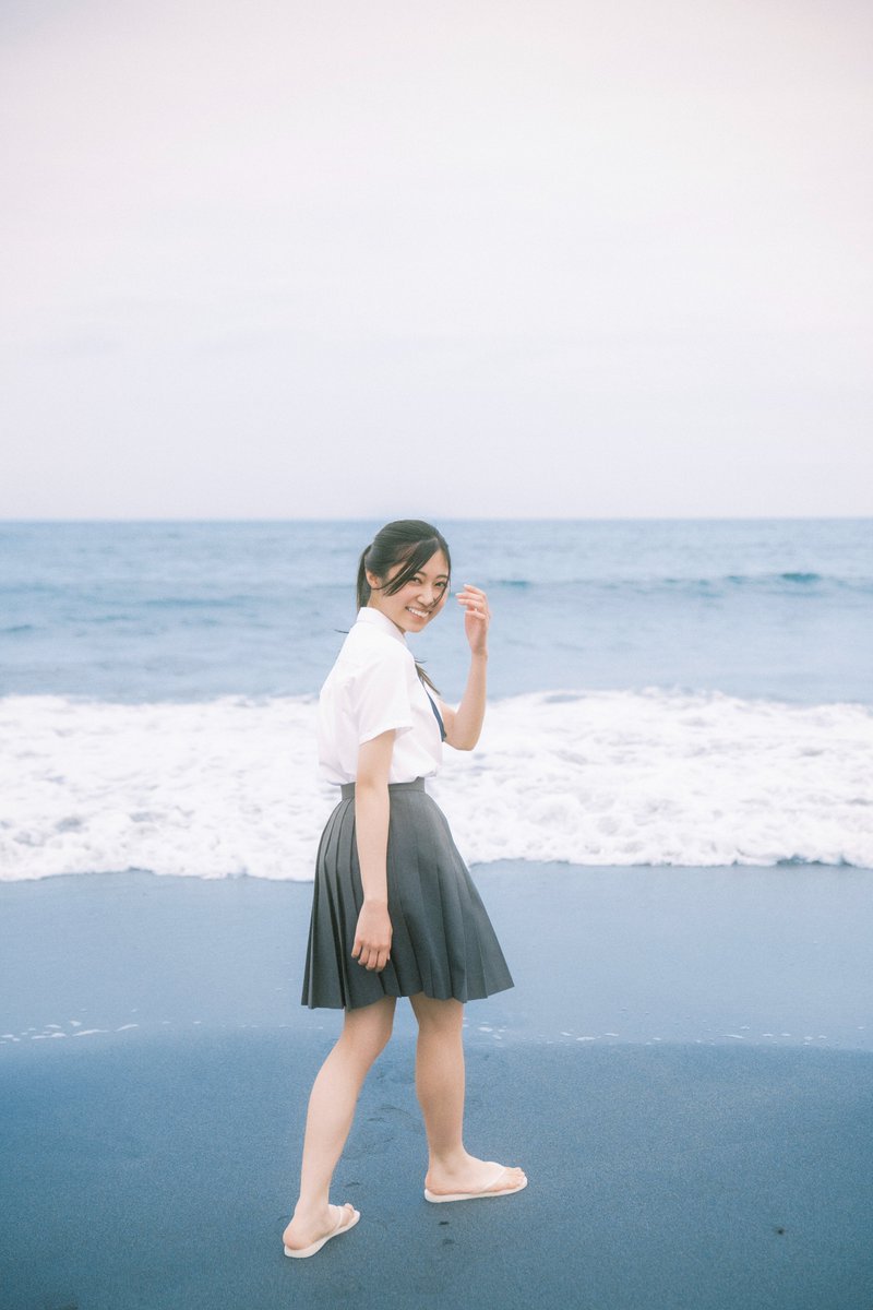 BLTTV's tweet photo. 🍉𝗕.𝗟.𝗧. 𝗦𝗨𝗠𝗠𝗘𝗥 𝗖𝗔𝗡𝗗𝗬 𝟮𝟬𝟮𝟲 👒
#乃木坂46  #川端晃菜 さん
𝐩𝐫𝐞-𝐫𝐞𝐥𝐞𝐚𝐬𝐞 𝐜𝐮𝐭を公開✨

夏らしさを味わうため王道の海へ！🌊
陽気で楽しいカットから凛とした姿までたっぷりと抑えています😊
お楽しみに💙

---8月24日(月)発売---
ポストカード付は下記よりご予約
↪︎https://t.co/qp0lEpxE5D

#サマキャン #BLT