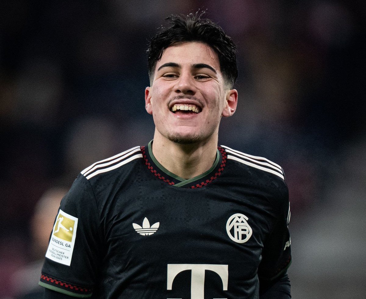 Bavaro_Arg's tweet photo. Este tipo la está rompiendo en los amistosos, Bayern busca cederlo pero él está haciendo todo para que, a pesar de la gran competencia, tenga un espacio.

Ojalá le den una chance, que haga historia a lo Pizarro y como la mayoría de sudamericanos que pisaron el club.

Pe causa 🇵🇪 https://t.co/I0fWQ7FOcc