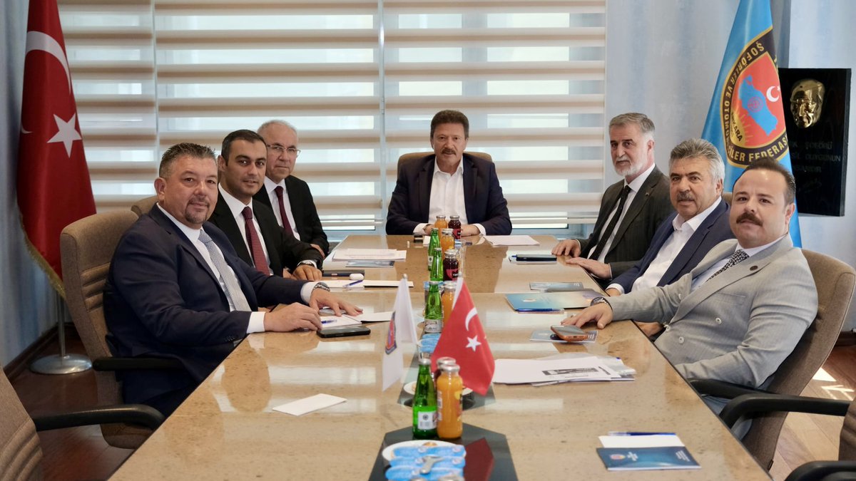 MehmetYiginer's tweet photo. TŞOF Genel Başkan Vekilimiz Ercan Soydaş, Şanlıurfa Oto Galericiler ve Oto Kiralamacılar Odası Başkanımız İsmail Tumbuloğlu, Ankara Oto Galericileri ve Oto Kiralamacıları Esnaf Odası Başkanımız Abdullah Karaköse, İstanbul Oto Galericileri Oto Alım Satım Yıkama ve Yağlama Esnaf Odası Başkanımız Doğukan Taşlıdağ ve İzmir Oto Galericiler Esnaf Odası Başkanımız Ethem Hiçüşenmez’in katılımlarıyla Oto Galericiler Mesleki Faaliyet Komisyonu Toplantımızı federasyonumuzda gerçekleştirdik.

Komisyon toplantımızda, ülkemizin çeşitli bölgelerinden katılım sağlayan oda başkanlarımızın görüş ve önerileri doğrultusunda, illerinde ve bölgelerinde faaliyet gösteren oto galerici esnafımızın karşılaştığı sorunları ve beklentilerini ayrıntılı bir biçimde görüştük.

Toplantımızın ve alınan kararların oto galerici esnafımız için hayırlı olmasını diliyor; görüş, katkı ve katılımlarından dolayı tüm başkanlarımıza teşekkür ediyoruz.