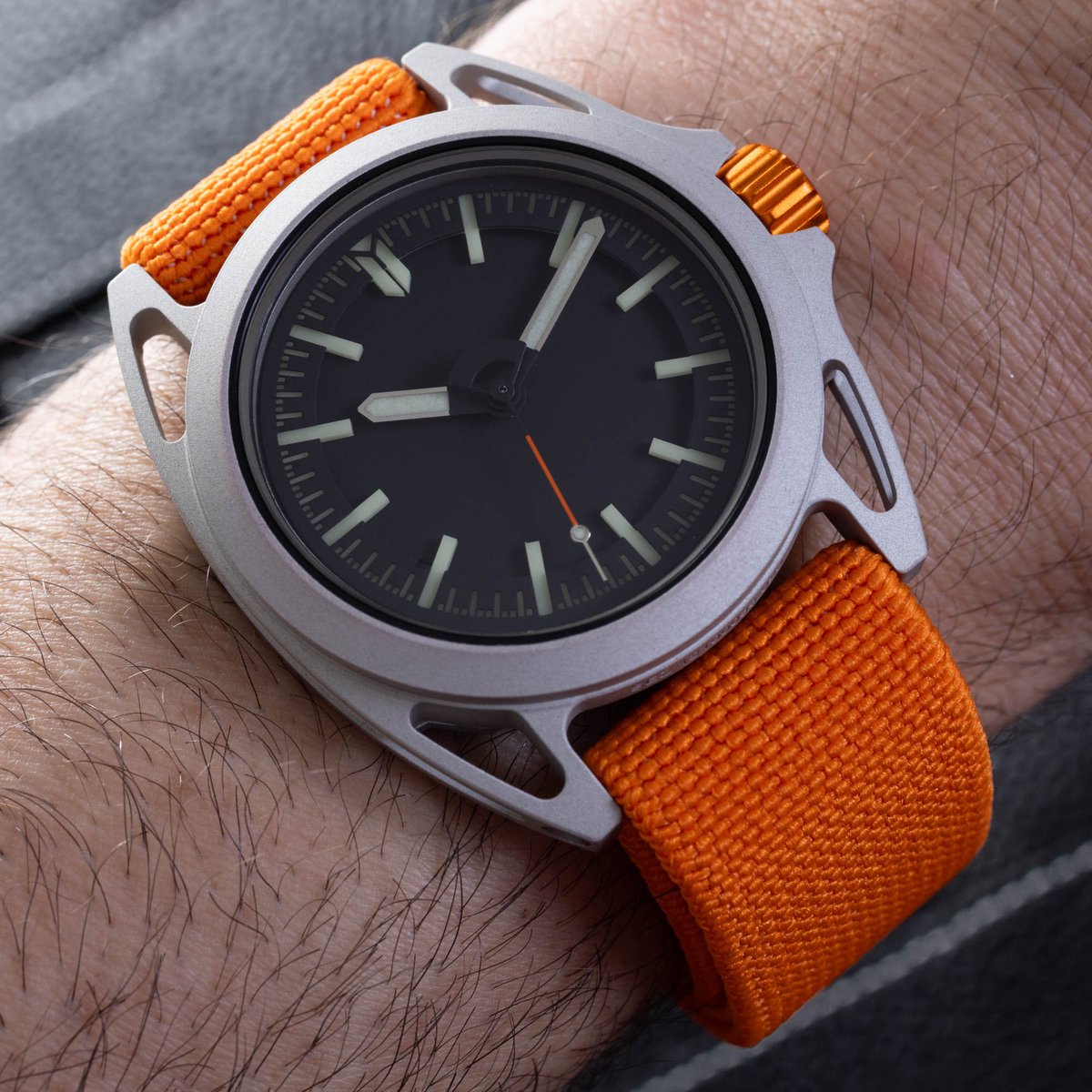 aBlogtoWatch's tweet photo. The Barrelhand Monolith is designed for the rigors of outer space. Utilizing a special crystal material, extensive use of 3D printing technology, and a crown that can used underwater, the Monolith is purpose-built for unforgiving environments in a 38mm package. Ariel has the full story over on aBlogtoWatch.

https://t.co/DACaZx8Tt4