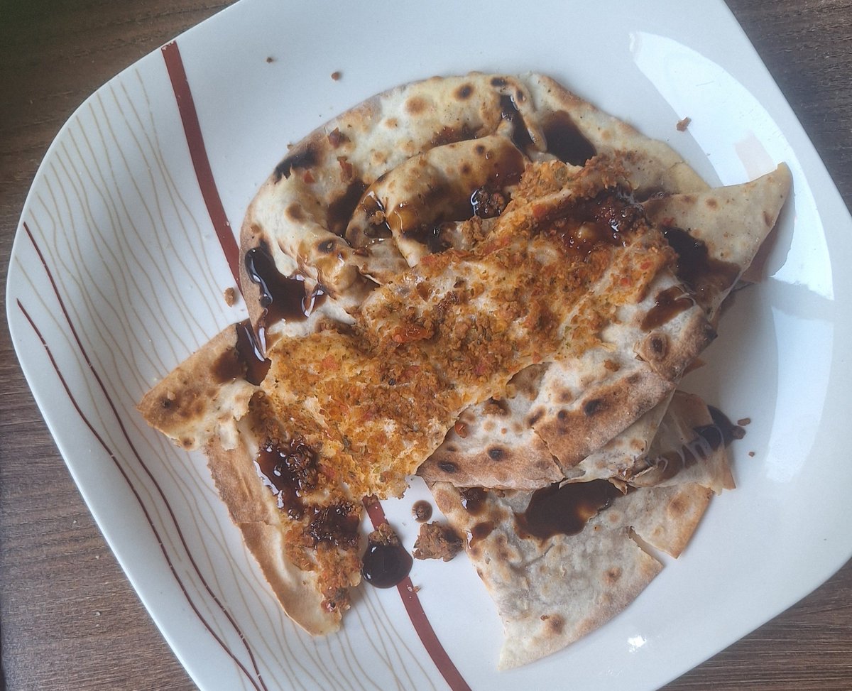 Lyn_hagg's tweet photo. Some days i eat 300calories. Some days i eat 6k calories. It's all about balance https://t.co/XONT889Ty8