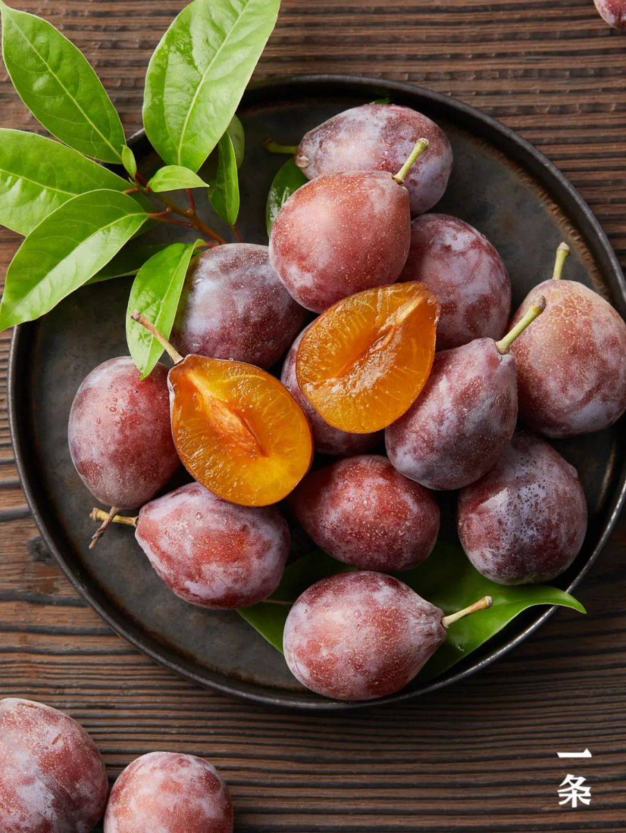 Theronrx69's tweet photo. Just tried the newly released organic cherry tomatoes—burst with sweet juice, no weird aftertaste at all! Perfect for salads or snacking on. 10/10 would buy again. https://t.co/I653qmbSyi