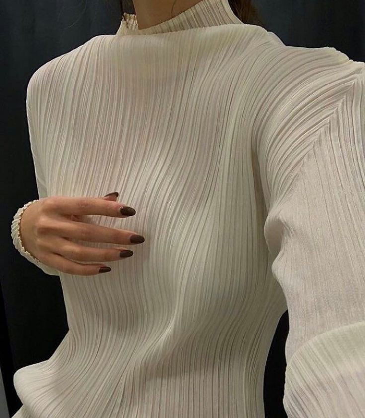 nes_lksr's tweet photo. Je veux tellement m'en procurer, c'est si élégant, issey miyake je suis ton amoureuse https://t.co/tKQcAc8WpQ