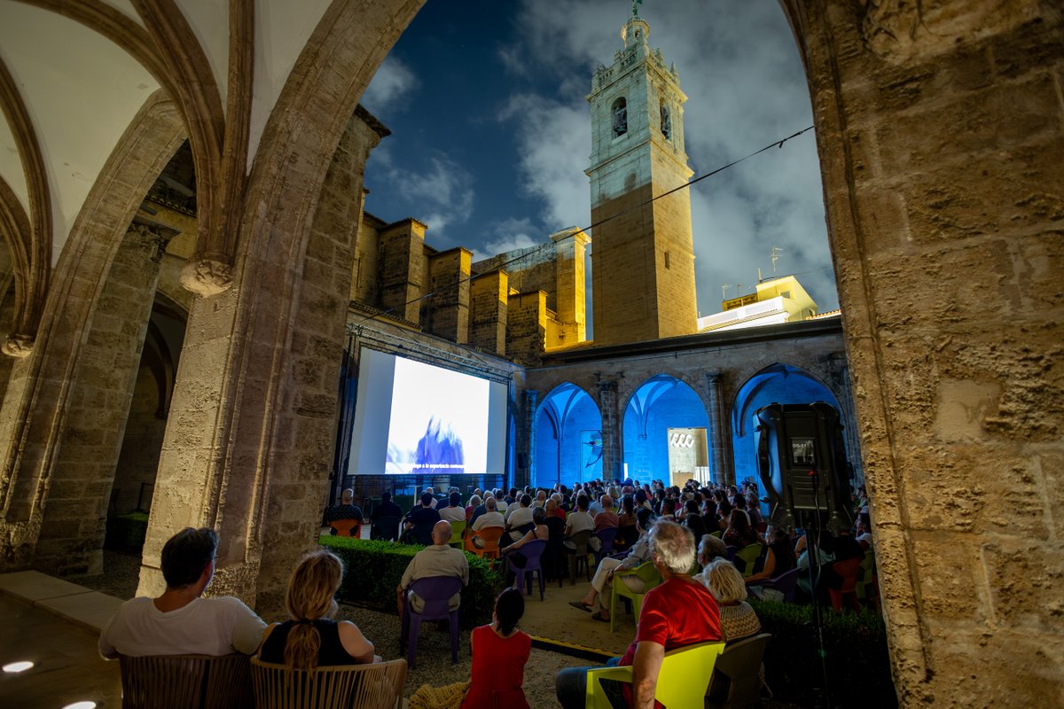 ConsorcioMuseos's tweet photo. 🎬 Vos esperem este agost en el @centredelcarme amb 'CCCCinema d’Estiu', el cicle de cinema en versió original subtitulat a la fresca del #CCCC.

Dimarts a diumenge a les 22 hores
Entrada lliure i gratuïta, fins a completar aforament.

Programa complet ⬇️
https://t.co/s2B4HjSnN0 https://t.co/vUgu3MfcoY