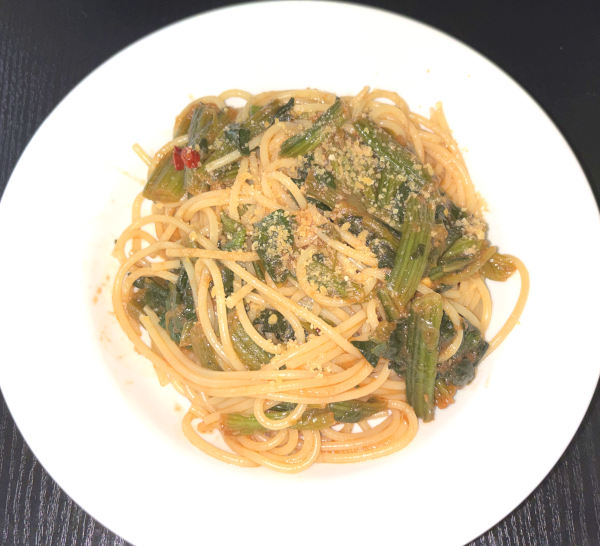 S__360's tweet photo. ほうれん草のパスタ。コンビニにある野菜じゃこんなもんかなー
ストロングを飲みつついただきましょう https://t.co/BksQ95mwSC