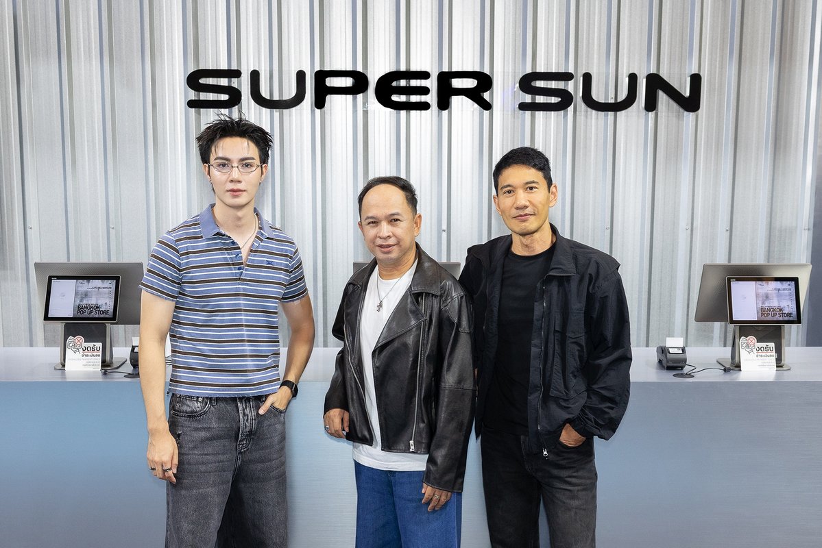 Entup2date's tweet photo. สยามเซ็นเตอร์ชวนค้นพบอิสระที่สะท้อนความเป็นตัวเอง กับ ‘ซี-พฤกษ์’
เปิดตัว SUPER SUN BANGKOK POP UP STORE ครั้งแรกในเมืองไทย

📨https://t.co/1On8irXyoy

#ZeePruk
#ZeePrukSuperSunxSiamCenter
#SUPERSUN 
#SUPERSUNPOPUP
#SUPERSUNPOPUPINBKK
#SUPERSUNxSIAMCENTER https://t.co/XJT8EwjZ8A