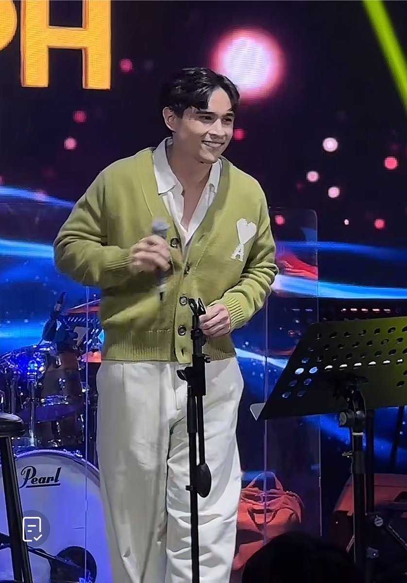 salvanyyy's tweet photo. the secret is out, az spotted at sm music room kahit may taping siya kanina. my azralph 🥺💛 https://t.co/Nndk6GNqYQ