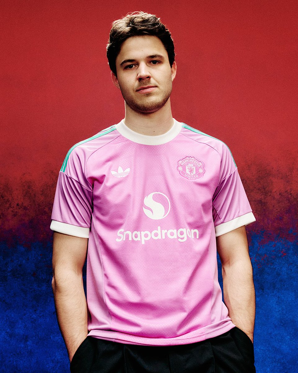 ManUtd's tweet photo. U N I T E D 💎