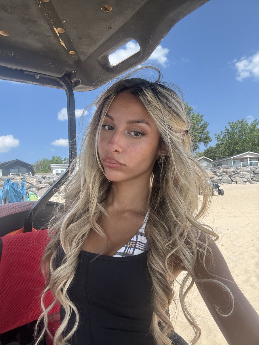 princesslessiaa's tweet photo. Work EXTRA hard for me today you fucking loser 😂😂😂 https://t.co/1jTr6sBkRK