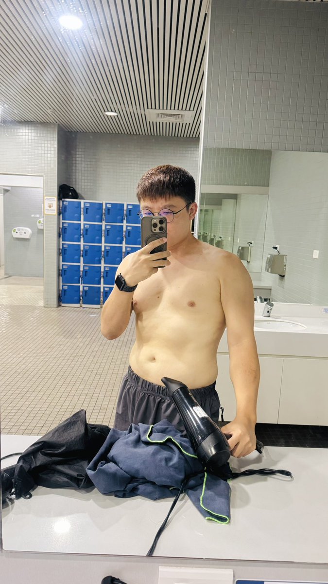 noodlesss3's tweet photo. 今日游泳目標：1000m…

游到750m手錶就沒電了
然後我也覺得自己沒電了🫪
於是就去洗澡休息了

我真廢🤣🤣🤣 https://t.co/lVjqB4ADz6