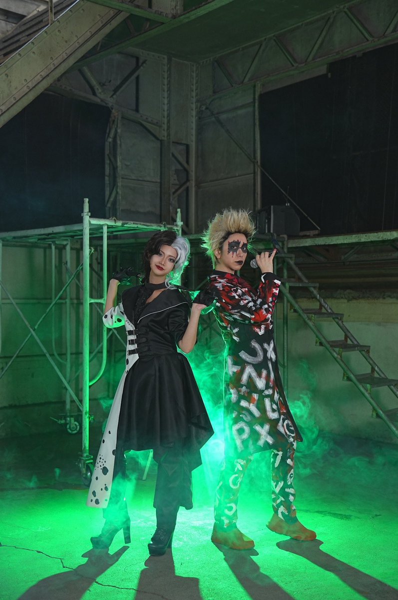 03mikiticket30's tweet photo. 突然の仮装写真失礼します🙏
実写クルエラですが、まさかのアーティと併せられるという最高な撮影でした🙌
アーティ@konamono19 
📷 @ko_pr29 https://t.co/hDUiy25y5g