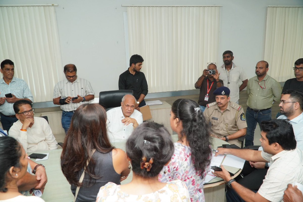 digambarkamat's tweet photo. Conducted a Public Grievance Meeting at the South Goa District Collectorate, where citizens from across the district came forward to share their concerns and suggestions. Together, we continue to build a stronger and more accountable administration.

 #PublicService https://t.co/e0YGQWyyHT