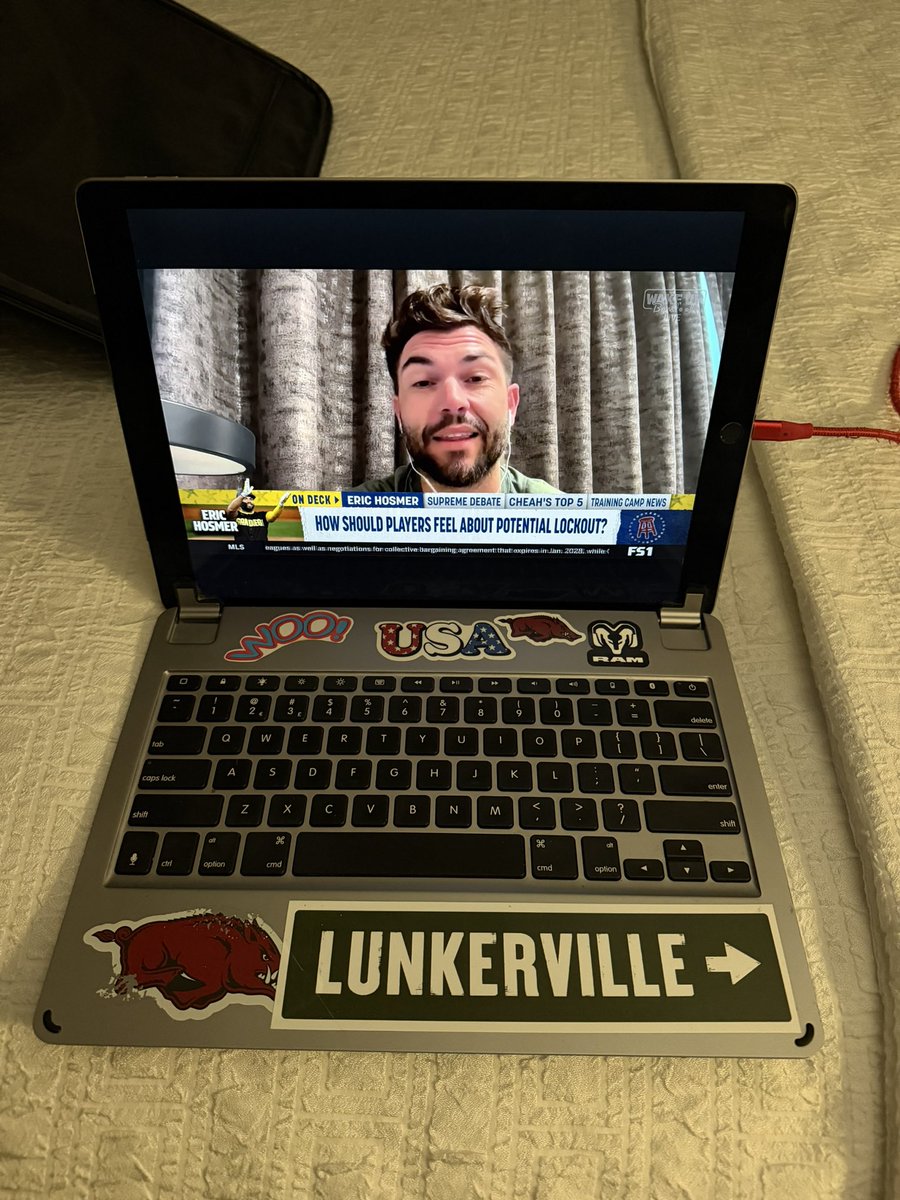 triplerbailbond's tweet photo. Traveling today but can never miss the best sports show on TV > @wakeupbarstool via @FS1 with @TBob53 @BarstoolBigCat @EddieBarstool @nickturani @StevenCheah ALSO!!! Woooooo Dam Pig #WPS Football 🏈 son #talkball https://t.co/w3sp9vjSKI