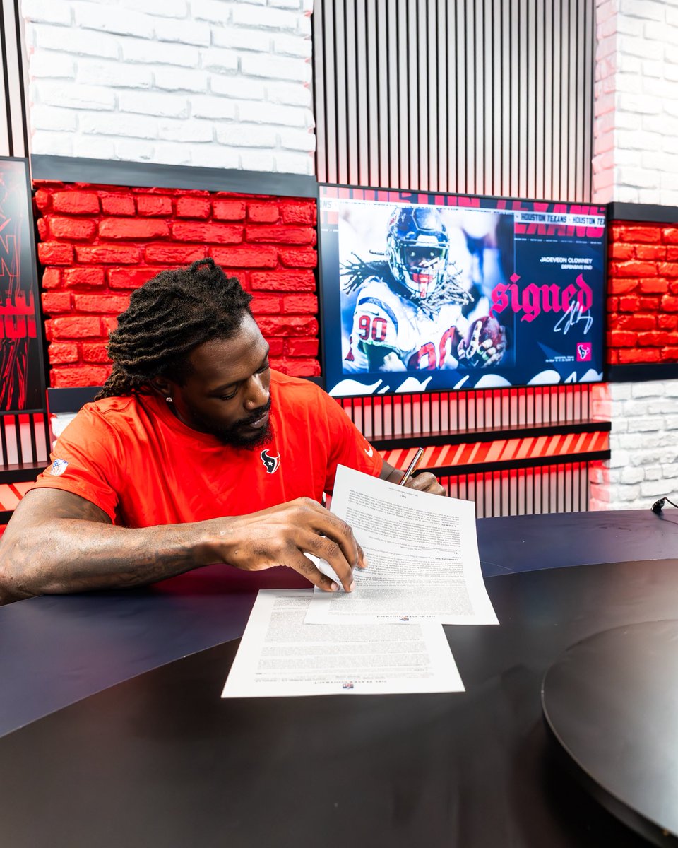 HoustonTexans's tweet photo. Officially official ✍️ https://t.co/kdySf7Sh5e