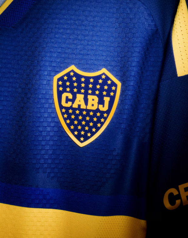 la12tuittera's tweet photo. 💙💛💙Con ustedes la NUEVA CAMISETA DEL CLUB ATLËTICO BOCA JUNIORS para el período 2026/2027.

💰Precios oficiales:
 
👕Versión jugador: $229.999 
👕Manga larga: $ 179.999 
👕Versión fan: $ 149.999
👕Mujer: $ 139.999
👕Niños: $ 109.999

❓¿Opiniones? https://t.co/WxFt5yv4DY