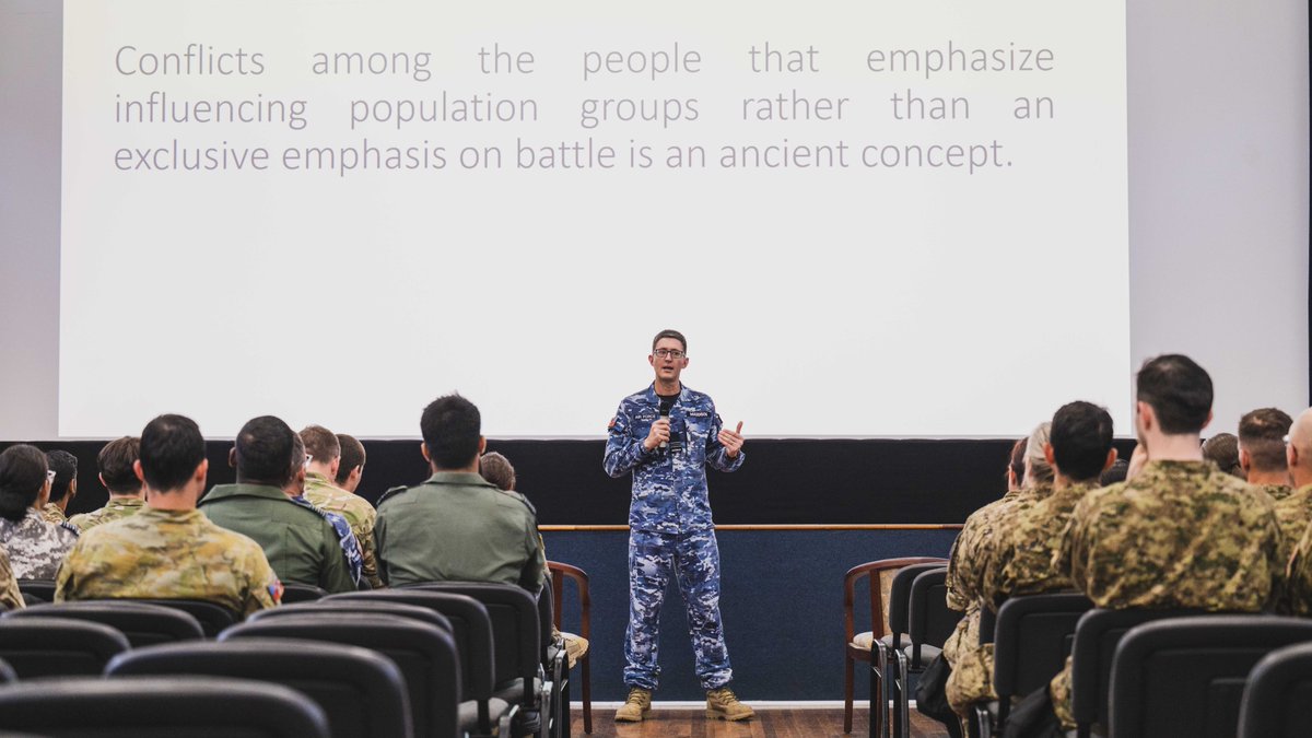 COIC_CJOC's tweet photo. Pendant #PitchBlack2026, les FAC et la RAAF ont mené un atelier sur l’intersectionnalité dans les opérations aériennes et exploré la dimension humaine des missions multinationales. Avec l'#OpHORIZON, le Canada continue de renforcer l’interopérabilité dans l’Indo-Pacifique. https://t.co/6Hji3Qht2t