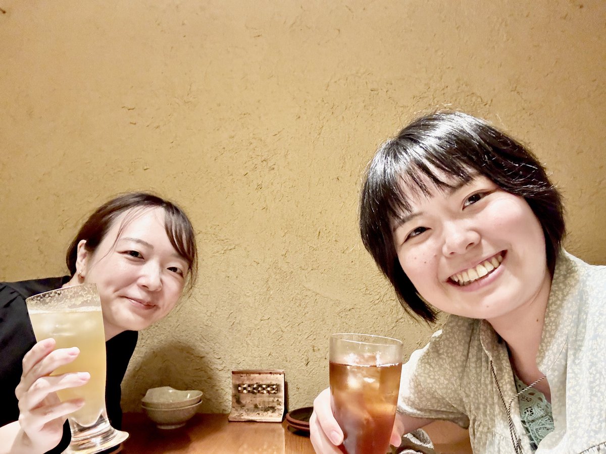 momokoofficial's tweet photo. 大成建設杯清麗戦の控え室にお邪魔しておりました。
現地でモニター越しに対局者お二人の和服姿を拝見、棋士と検討、大盤解説会でお客様のお顔をみて話したり、大成建設さんが建てられたホテル内を散策して芸術的かつ機能的な空間に感動したり…数時間で大変刺激があって私もやっぱり…と。
控え室でおやつを一緒に半分個した室田さんと夜ご飯もご一緒しました♪
2人きりは初めてかも！？
ごちそうさまでした😋（最近ツーショ多い加藤）