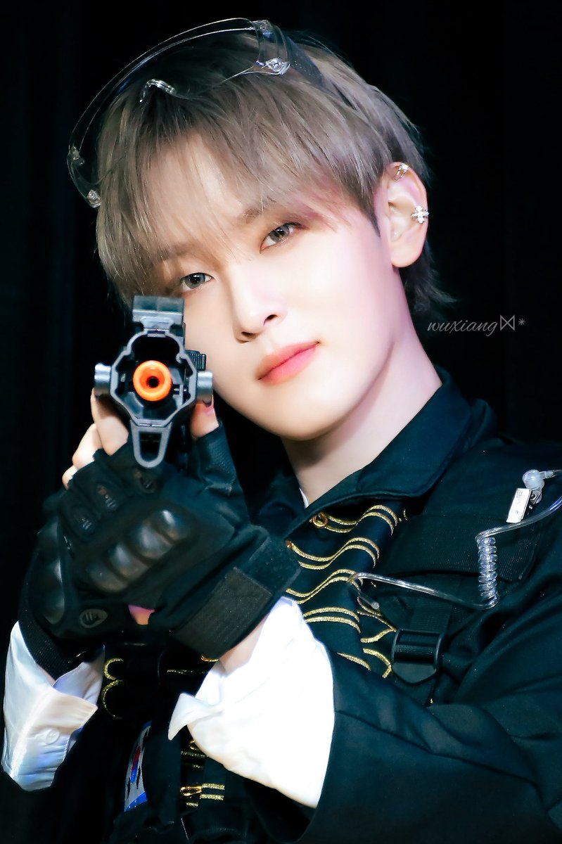 _p_q_Lxm's tweet photo. 260725 HQ

💥🔫🕶️

#소디엑 #현식 #XODIAC #투명한_우리현식 https://t.co/LQJLCgATZb