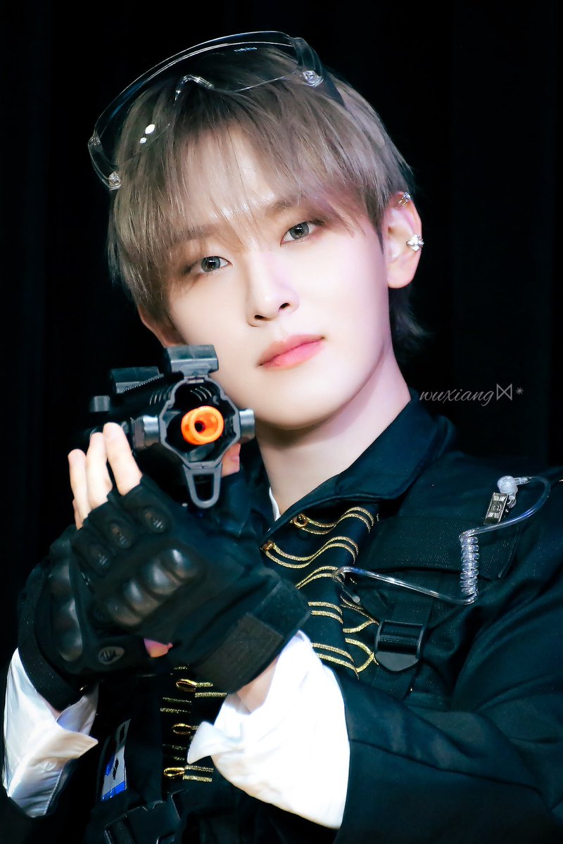_p_q_Lxm's tweet photo. 260725 HQ

💥🔫🕶️

#소디엑 #현식 #XODIAC #투명한_우리현식 https://t.co/LQJLCgATZb