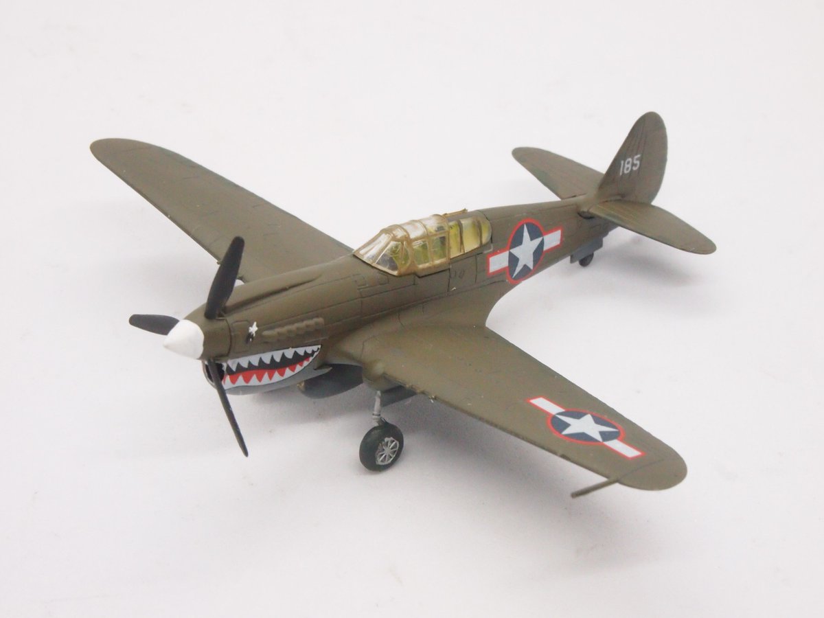 Baz27760084's tweet photo. AFV CLUB 1/144  P-40M 完成！
ニューカレドニアのヌーメアに居た部隊の機体です。

かっちりした成型と設計で物凄く組み立てやすいキットです。
もっと買っておけばよかった！
P-40、やられ役の様に思っていましたが、こうしてみるとかなりカッコいい機体ですね。
#144スケモ https://t.co/TTd53wAfKI