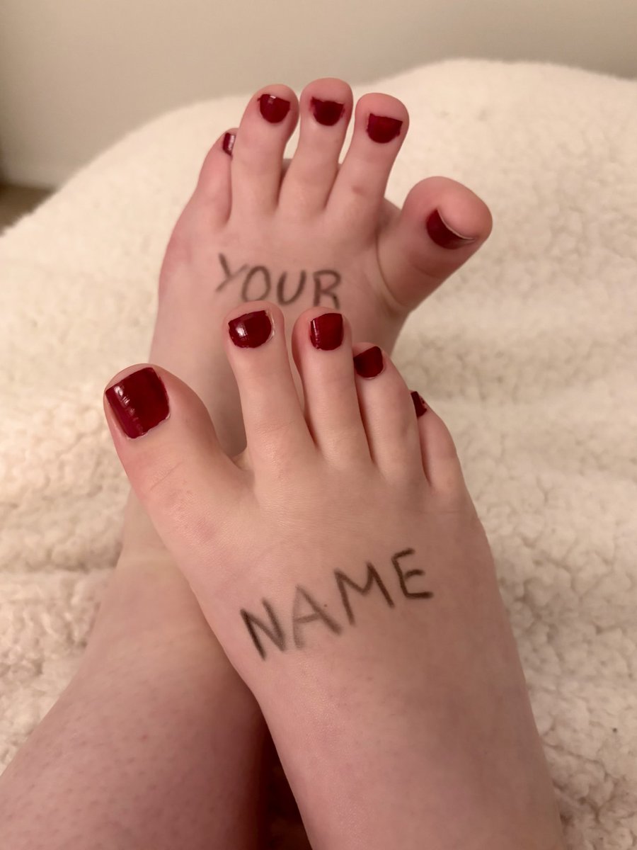 PrettyB4llerina's tweet photo. @FeetFinder Red is better 💋 https://t.co/4TDU0dwbeJ