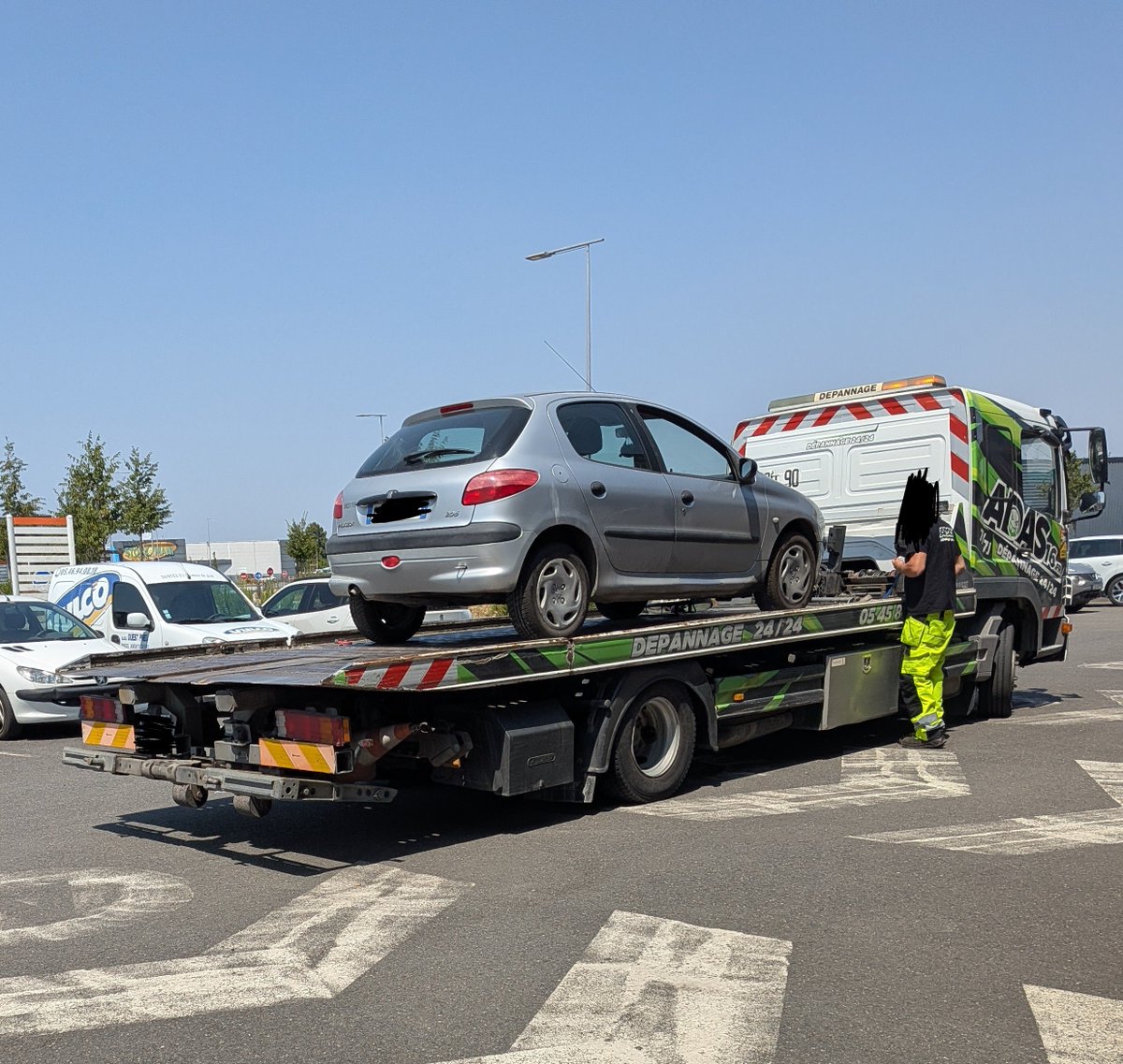 rouxbinx's tweet photo. @PEUGEOT206FAN Peugeot 206 WOULD do that https://t.co/8Nx4vVfwKf