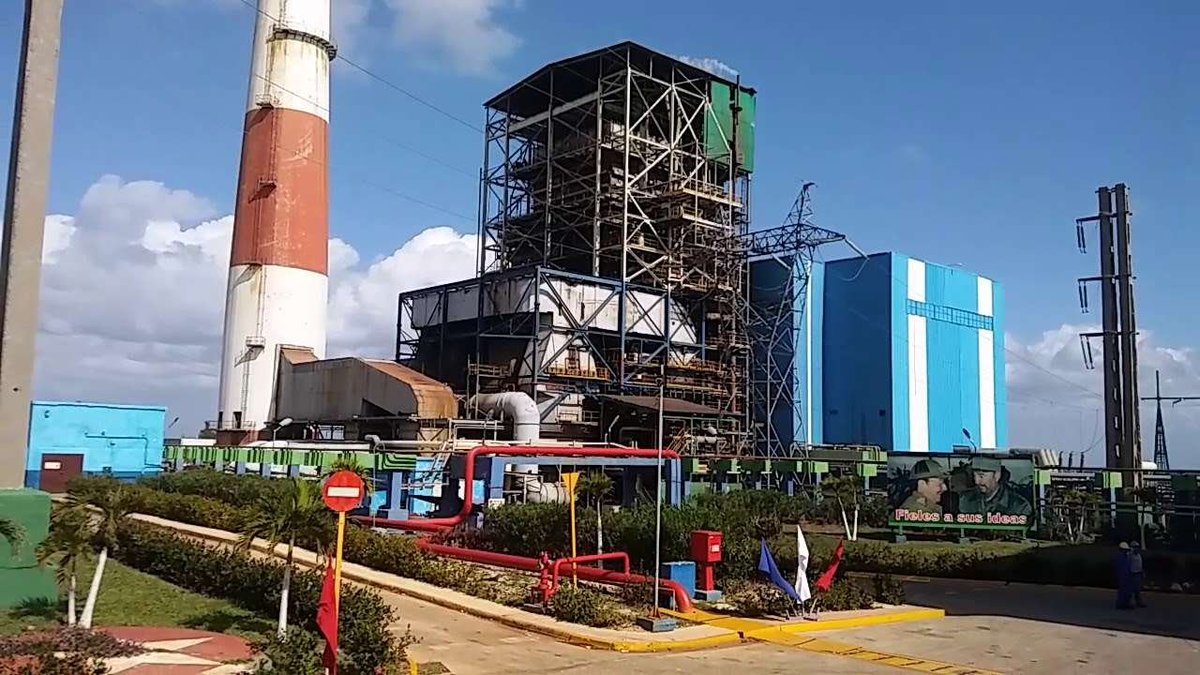 BrunoRguezP's tweet photo. Las desconexiones del sistema eléctrico nacional (SEN) son consecuencias directas del genocida bloqueo de EEUU contra #Cuba, en particular del cerco energético.

Este último no sólo impide la libre importación de combustibles. Bloquea la entrada a nuestro país de partes y piezas necesarias para el SEN, impide la colaboración con expertos de otras naciones y dificulta el acceso a financiamiento internacional.

#CubaNoEsUnaAmenaza el bloqueo sí.