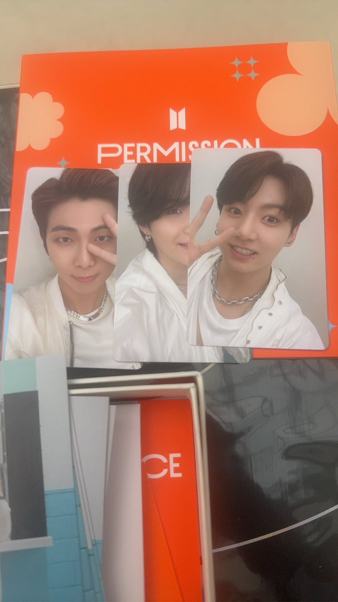 intothesunjk's tweet photo. bro i got the most legendary pc pull from a ptd live album that i got at the american dream kpop nara https://t.co/gztJH4bYKo
