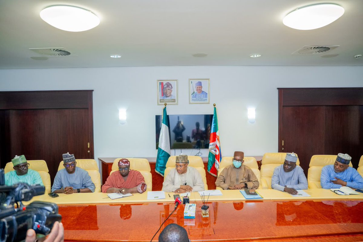Waspapping_'s tweet photo. Governor Uba Sani received Mrs. Sarah Achi, wife of the late Ven. Edwin Achi, and Mal. Usman Aliyu, husband of the late Ummulkhair Aliyu, who was a victim of the unfortunate incident of jungle justice in Maraban Jos, on visits to express their appreciation to the Governor. 

Accompanied by the Archbishop of Kaduna Diocese, Most Rev. Timothy Yahaya, and Sheikh Haliru Maraya respectively, they thanked the Governor for fulfilling his promise of providing housing, financial support, and educational assistance, while commending his compassionate, inclusive, and people-centred leadership.

Governor Uba Sani said that the gesture forms part of his administration’s broader support programme, under which 100 housing units have been distributed to victims of banditry across Kaduna State, reaffirming his commitment to restoring hope and dignity to affected families.

#WorkingForKaduna