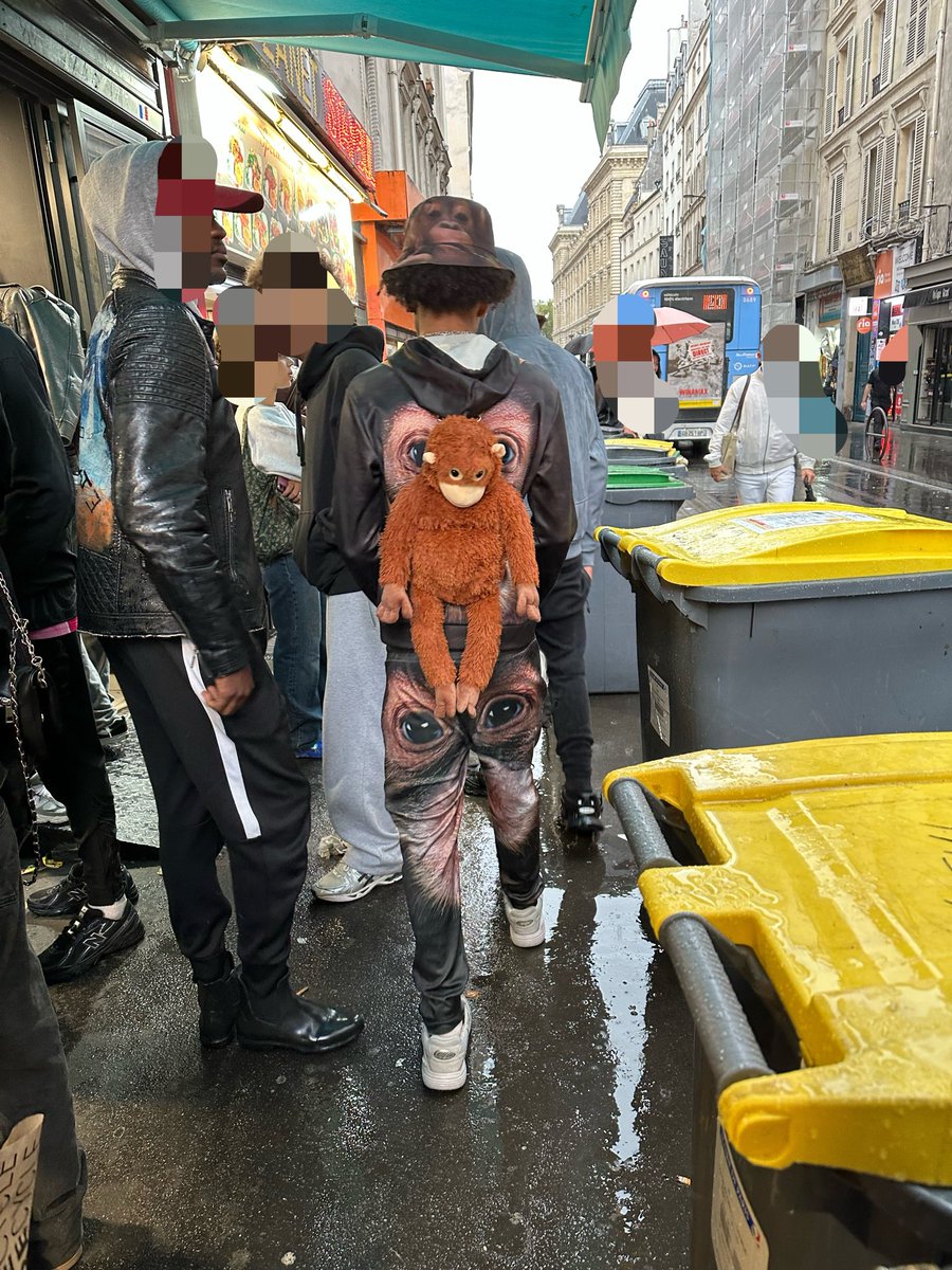 butchcapable's tweet photo. y a qq mois on avait croisé ce mec devant le
tasty crousty de république MDRR https://t.co/KqEnoDlsQL