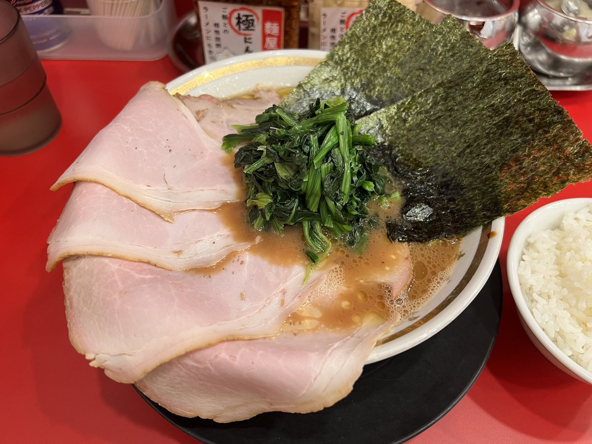 osugi_810's tweet photo. 早めの晩ご飯は 蒲田の麺屋 旭で
燻製チャーシューメンとライス♬😋✨ https://t.co/EGG7PsEk4Y