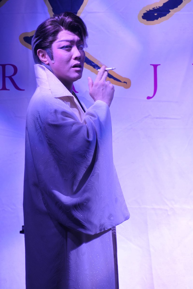 mookonarii's tweet photo. 20260804 夜公演🌙
京橋 羅い舞座
#大衆演劇 #劇団丞弥

🎶言葉にすれば

#澤村丞弥 座長

丞弥さん×🚬の迫力~🥲🥲💖💖
眩しすぎて焼かれる…✨🫠🫠🫠 https://t.co/uwhaYwP0Ji