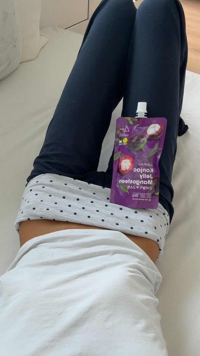sandryn_3's tweet photo. Frozen konjac because it is hotttt outside 😋💖 https://t.co/x0uraE3pqj