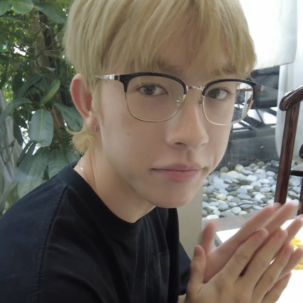 imyourniew's tweet photo. แป๋วมาก ตกใจหมด กรมากอดอองเลย ๆ https://t.co/VyWAaDzK6U