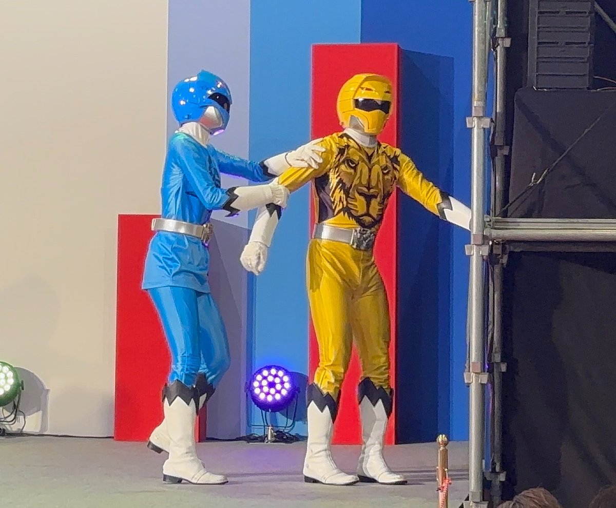 Ray1783's tweet photo. 令和にレオセラのワチャワチャが見られることってあるんだ……幸
最後にﾎﾟｲｯってされてるレオくんかわいい🦈➰🦁
#スーパーヒーロー夏祭り https://t.co/EpR8er6vVP