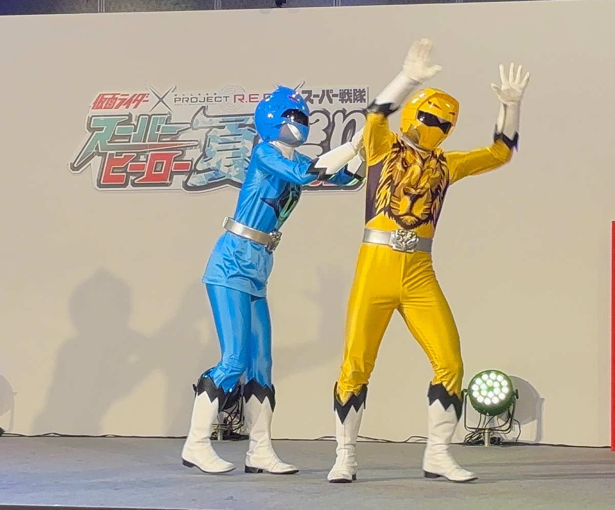 Ray1783's tweet photo. 令和にレオセラのワチャワチャが見られることってあるんだ……幸
最後にﾎﾟｲｯってされてるレオくんかわいい🦈➰🦁
#スーパーヒーロー夏祭り https://t.co/EpR8er6vVP