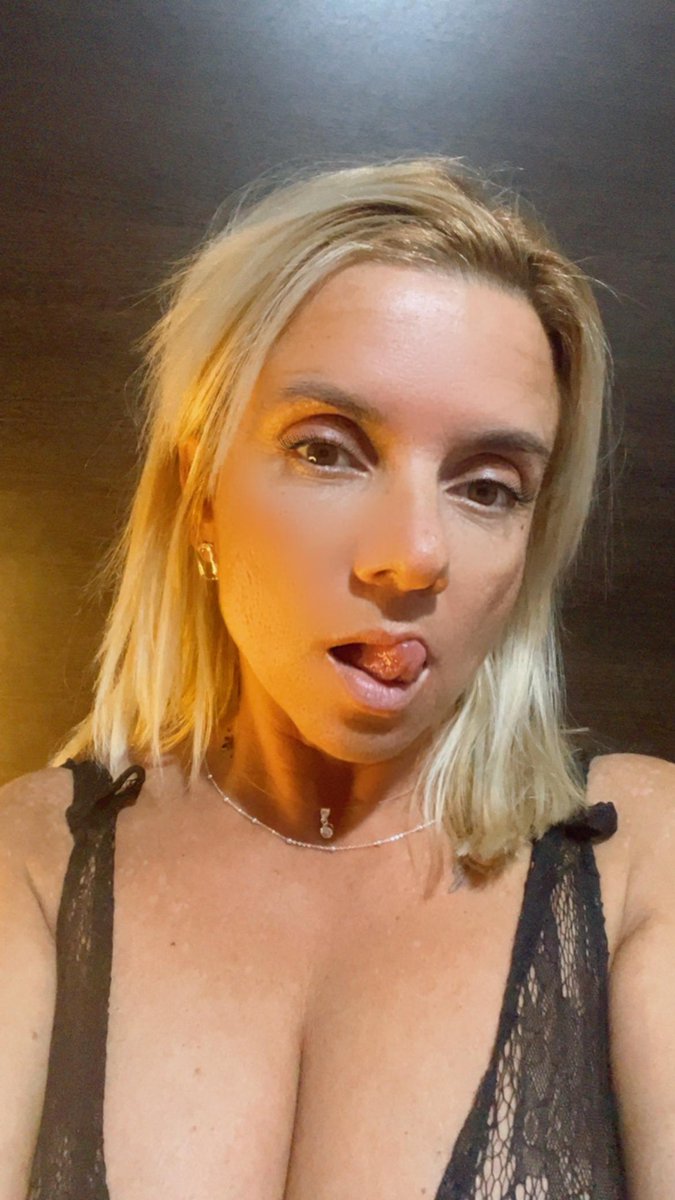 Lack3a_26g's tweet photo. Be honest… would you kiss me everywhere? 😋 https://t.co/ZsalJtDsHQ
