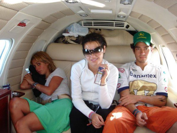 tudobr2000's tweet photo. tópico rbd no avião https://t.co/0Crx9vyEFm