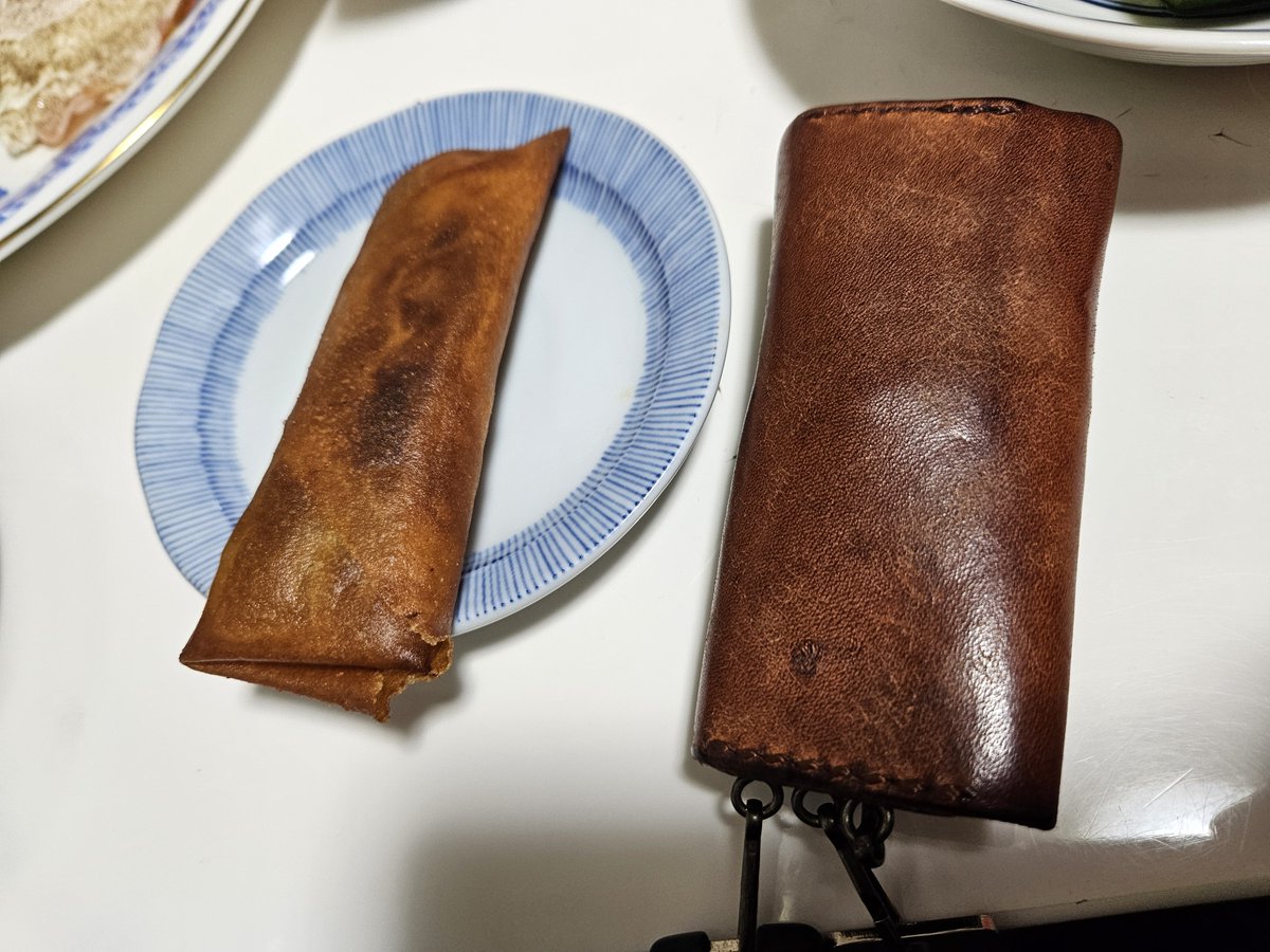 CBLeather1231's tweet photo. 春巻と春巻のように育ったマルゴーのキーケースです。

 #レザークラフト https://t.co/35Mkng3FOg