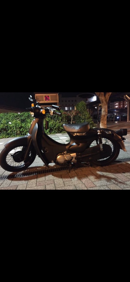 uver75981's tweet photo. 両方、昔乗ってたカブやけど
1.2枚目の前と後ろのフェンダーありと
3.4枚目のフェンダーなしどっちがいいかな🤔
個人的にある方がしっくりくる気もするねんなー😩 https://t.co/jHcegBZ3mJ
