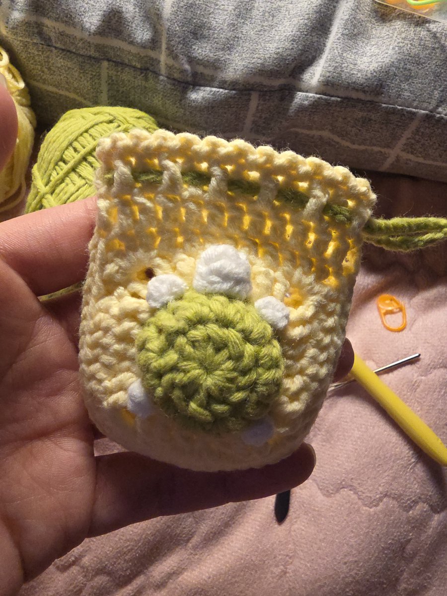 crochetneedle_'s tweet photo. 생존신고합니다!!!
5월 초에 만들었던 걸 이제야 올리네용...
커플 에어팟, 버��� 케이스 만들어서 들고 다니다가 다 해져서 사진으로만 간직하고 있어요...ㅎㅎㅠ https://t.co/Ee9c9QH8ju