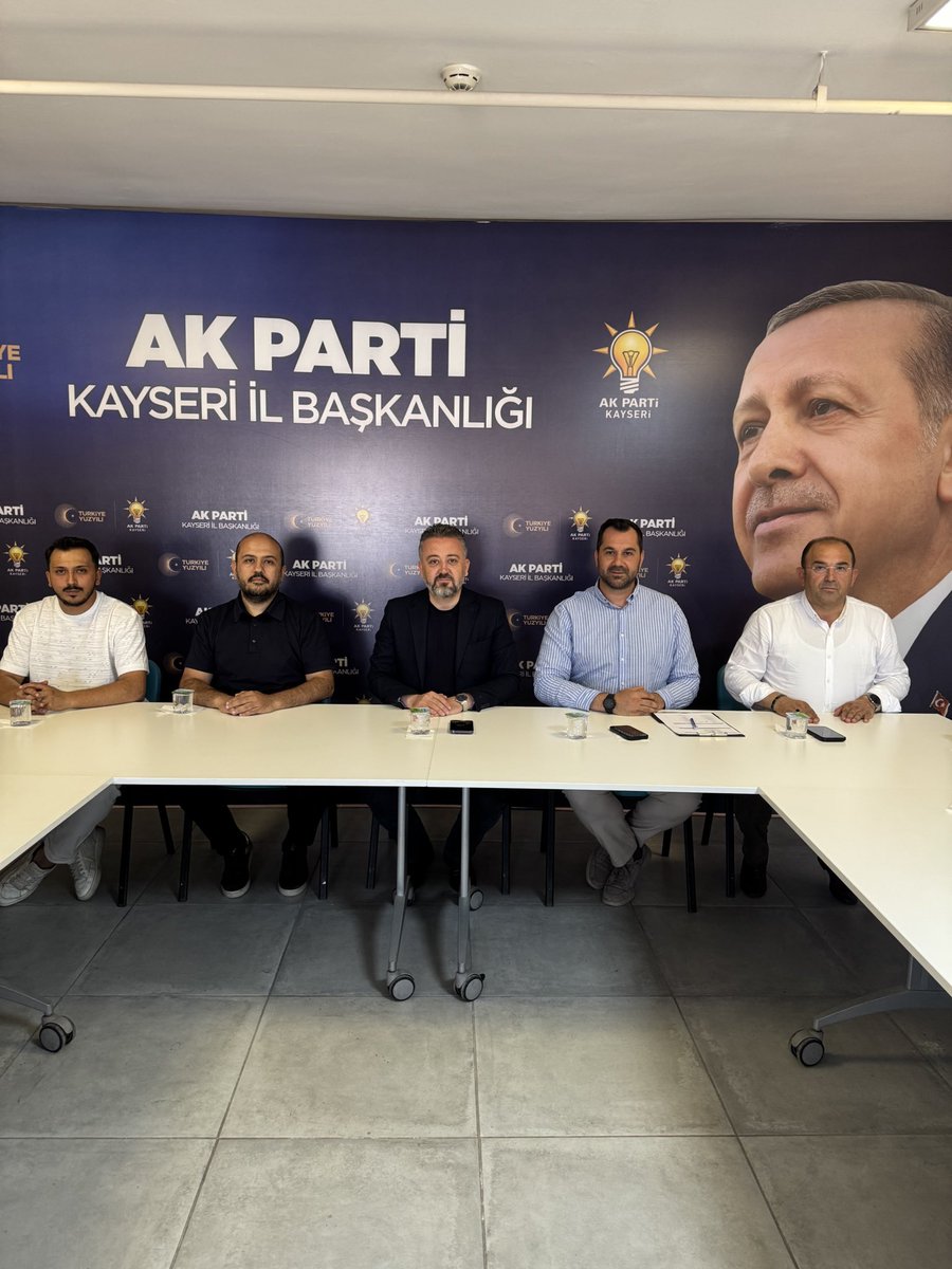 SelcukMelekogl1's tweet photo. Haftalık olağan yönetim kurulu toplantımızı gerçekleştirdik. https://t.co/mGAKXRgB6Y