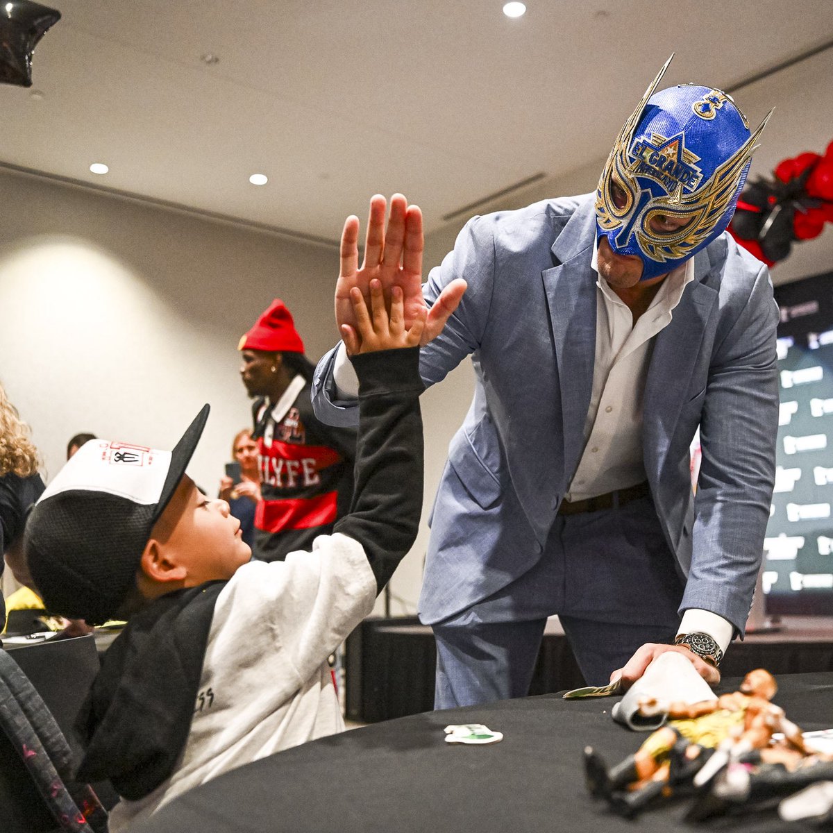 mallofamerica's tweet photo. Dreams came true at Mall of America. 💙✨

We were honored to welcome @MakeAWish kids for a special day with @WWE Superstars and legends, creating memories they'll never forget! https://t.co/HWPYQFYwi2