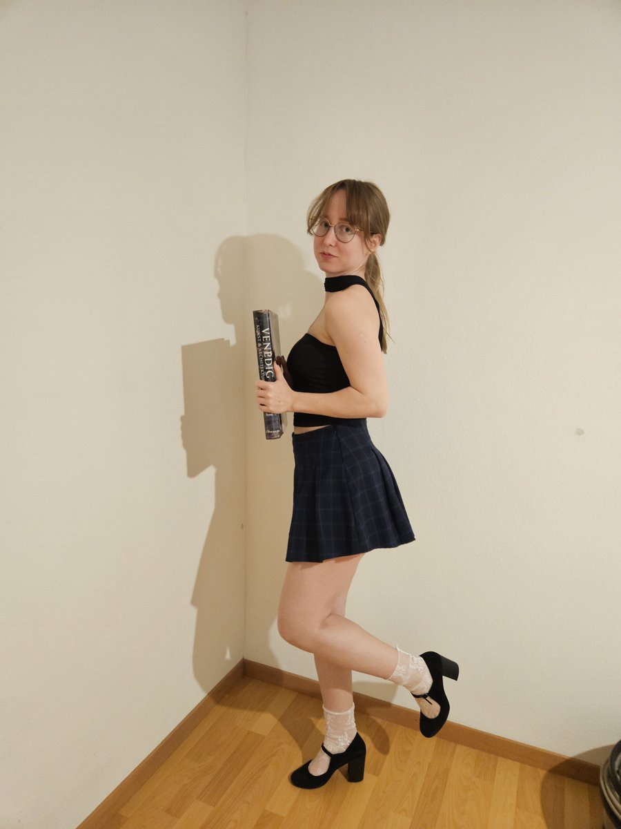 kateryna30363's tweet photo. Do I look more like a teacher or a student? 😜 https://t.co/bHZaZFeSJN